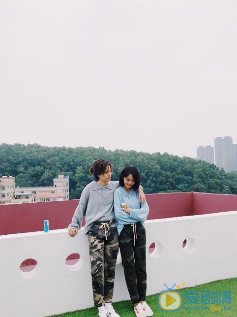 杨馥羽与人合照 杨馥羽高清写真_杨馥羽高清剧照