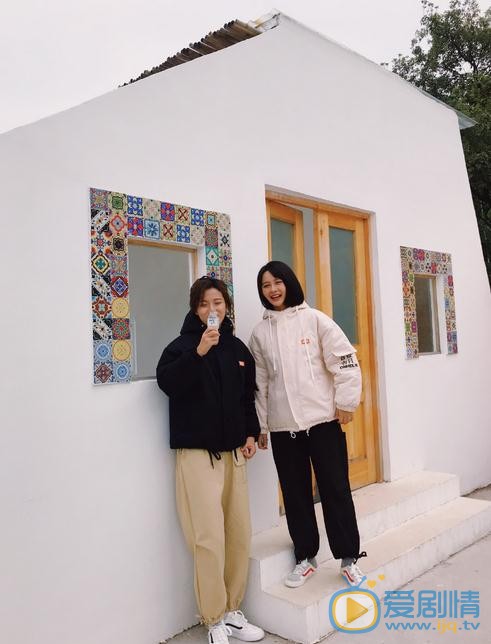 杨馥羽与人合照 杨馥羽高清写真_杨馥羽高清剧照