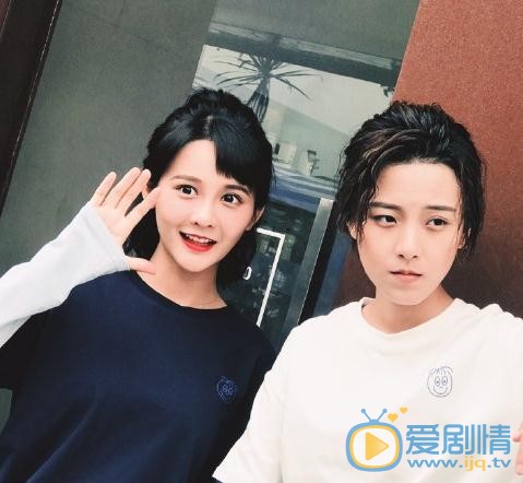 杨馥羽与人合照 杨馥羽高清写真_杨馥羽高清剧照