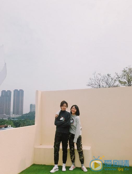 杨馥羽与人合照 杨馥羽高清写真_杨馥羽高清剧照