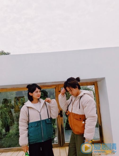 杨馥羽与人合照 杨馥羽高清写真_杨馥羽高清剧照