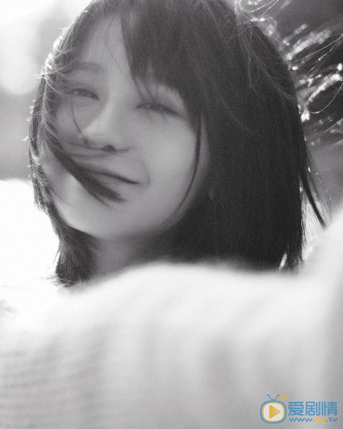 杨馥羽黑白写真 杨馥羽高清写真_杨馥羽高清剧照