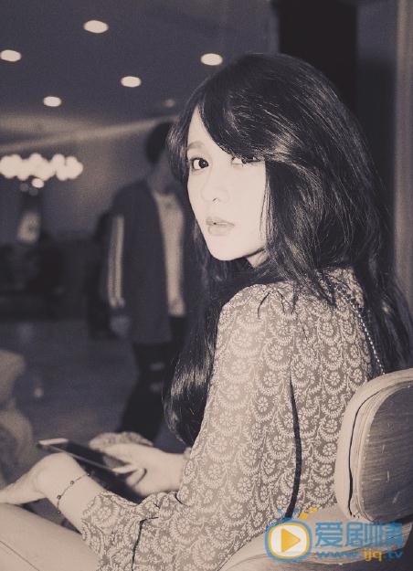 杨馥羽黑白写真 杨馥羽高清写真_杨馥羽高清剧照