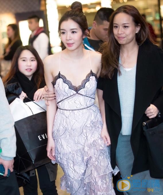 麦明诗与他人合照 麦明诗高清写真_麦明诗高清剧照