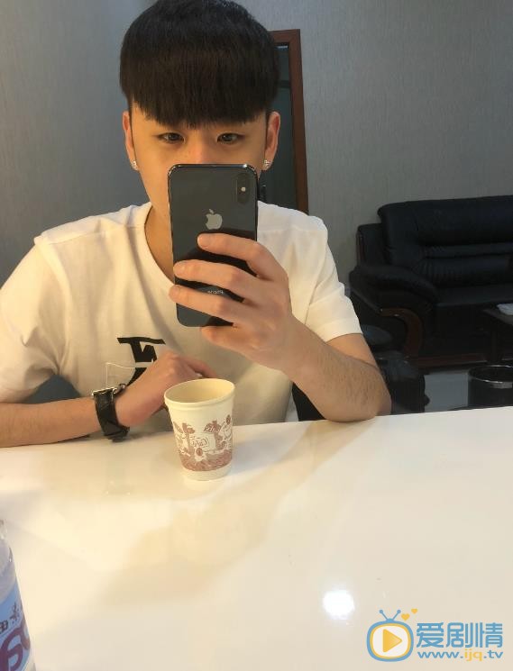 张云雷生活照 张云雷高清写真_张云雷高清剧照