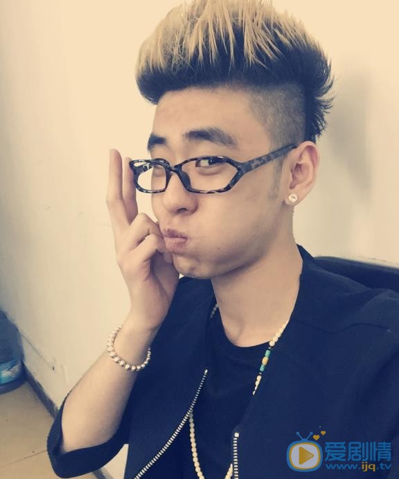 张云雷生活照 张云雷高清写真_张云雷高清剧照