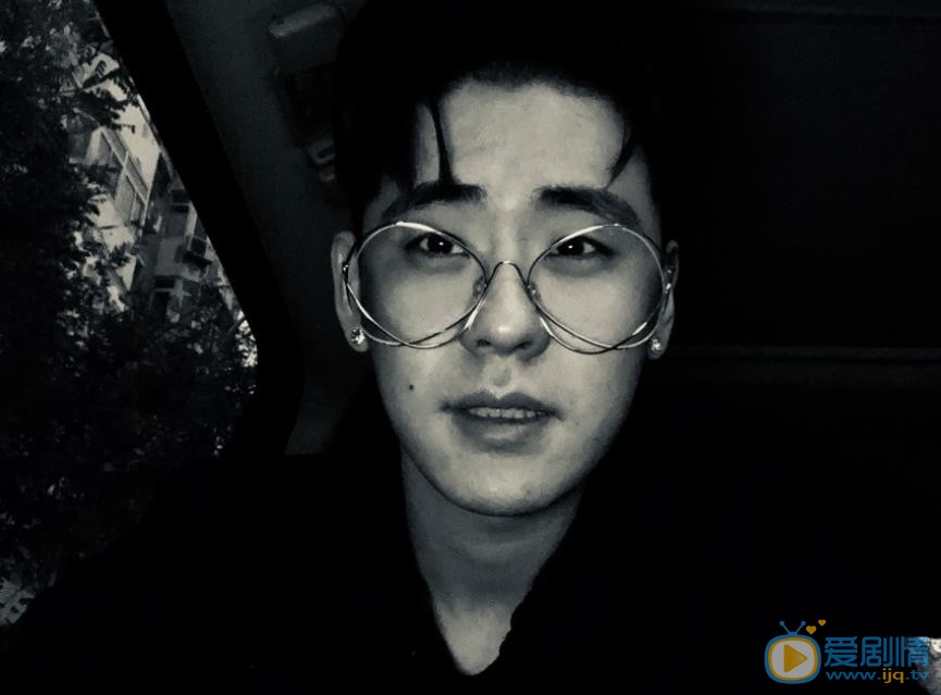 张云雷生活照 张云雷高清写真_张云雷高清剧照