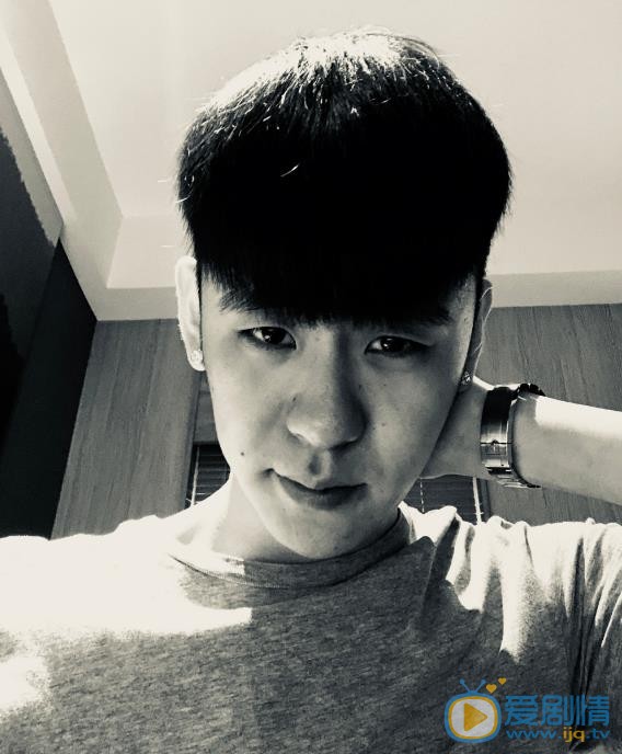 张云雷生活照 张云雷高清写真_张云雷高清剧照