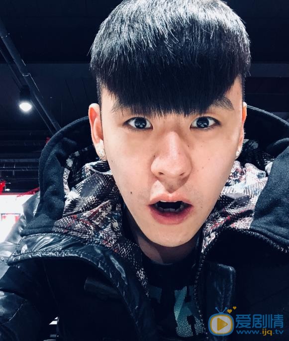 张云雷生活照 张云雷高清写真_张云雷高清剧照