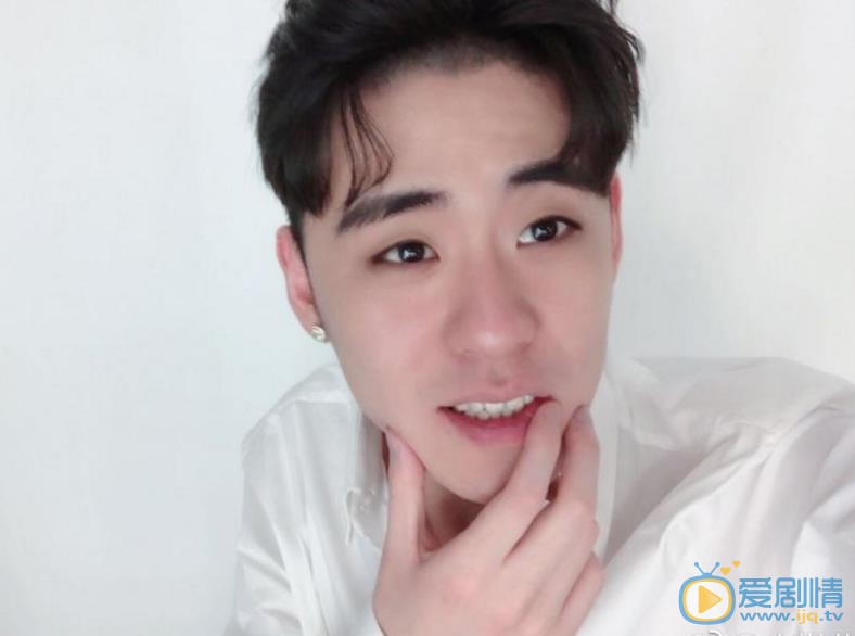 张云雷生活照 张云雷高清写真_张云雷高清剧照