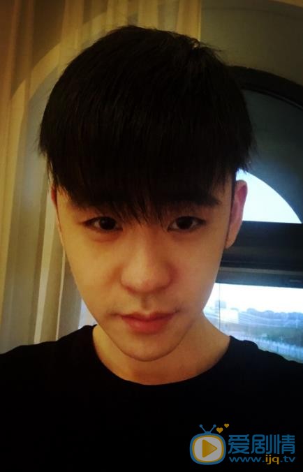 张云雷生活照 张云雷高清写真_张云雷高清剧照