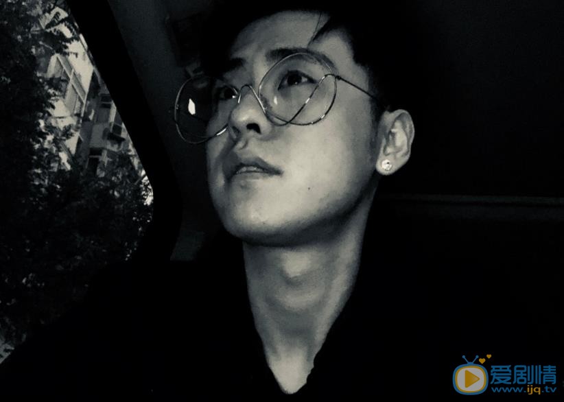 张云雷生活照 张云雷高清写真_张云雷高清剧照