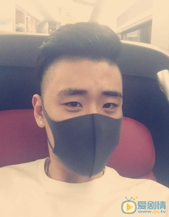 张云雷生活照 张云雷高清写真_张云雷高清剧照