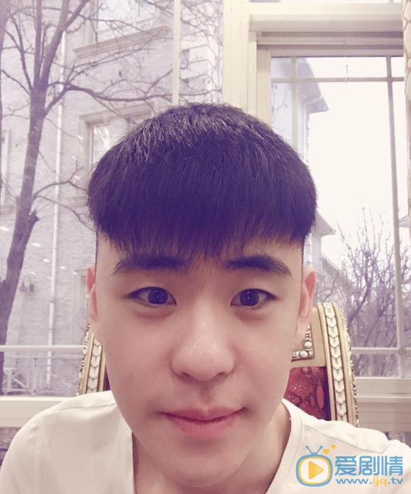 张云雷生活照 张云雷高清写真_张云雷高清剧照