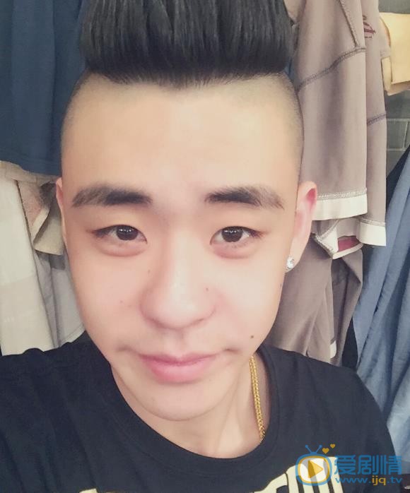 张云雷生活照 张云雷高清写真_张云雷高清剧照