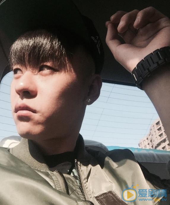 张云雷生活照 张云雷高清写真_张云雷高清剧照
