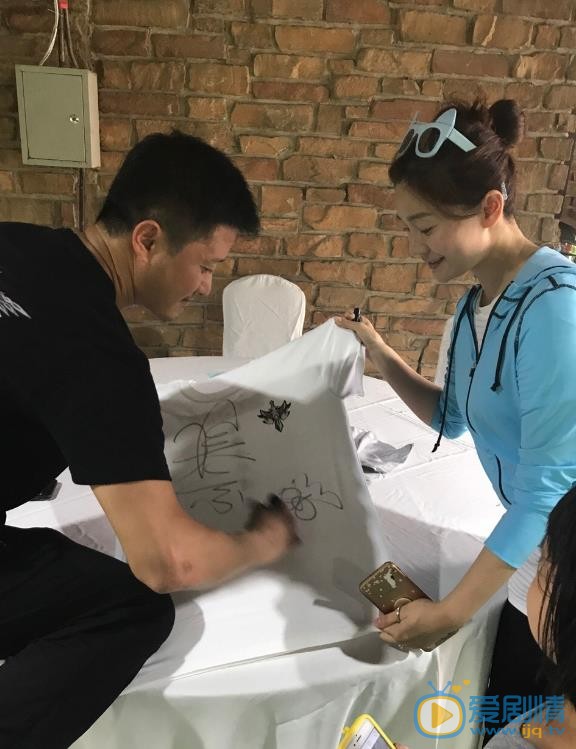 马以朋友合照 马以高清写真_马以高清剧照