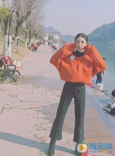 王艺甜街拍写真 王艺甜高清写真_王艺甜高清剧照