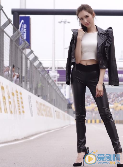 何傲儿街拍照 何傲儿高清写真_何傲儿高清剧照