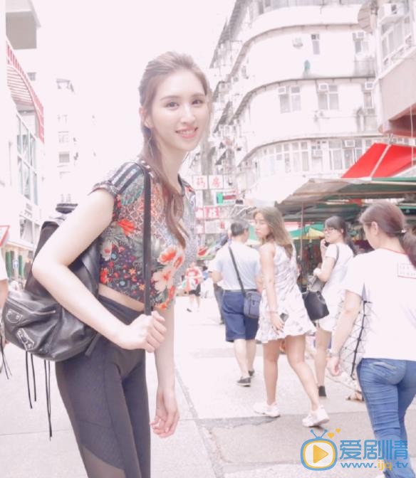 何傲儿街拍照 何傲儿高清写真_何傲儿高清剧照