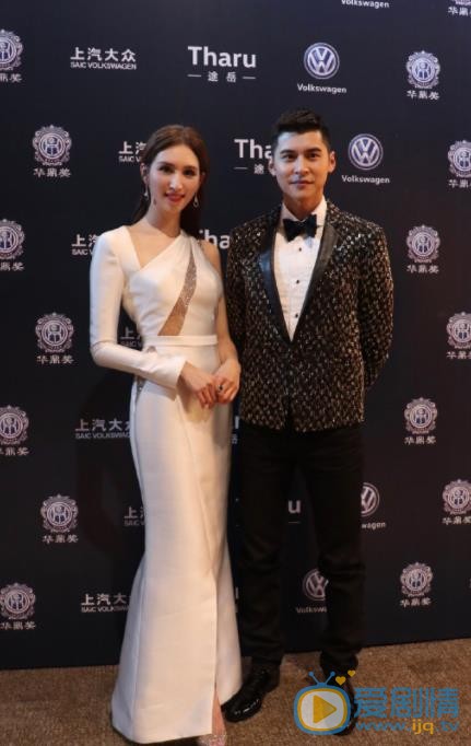 何傲儿与他人合照 何傲儿高清写真_何傲儿高清剧照