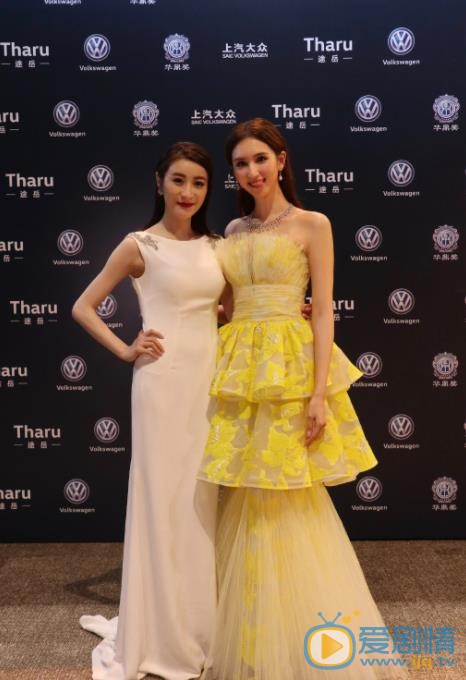 何傲儿与他人合照 何傲儿高清写真_何傲儿高清剧照