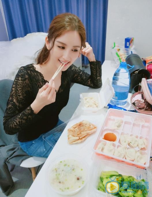 何傲儿生活照 何傲儿高清写真_何傲儿高清剧照