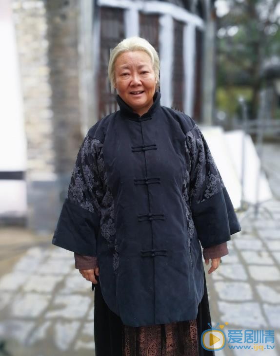 萨日娜《中国地》剧照 萨日娜高清写真_萨日娜高清剧照