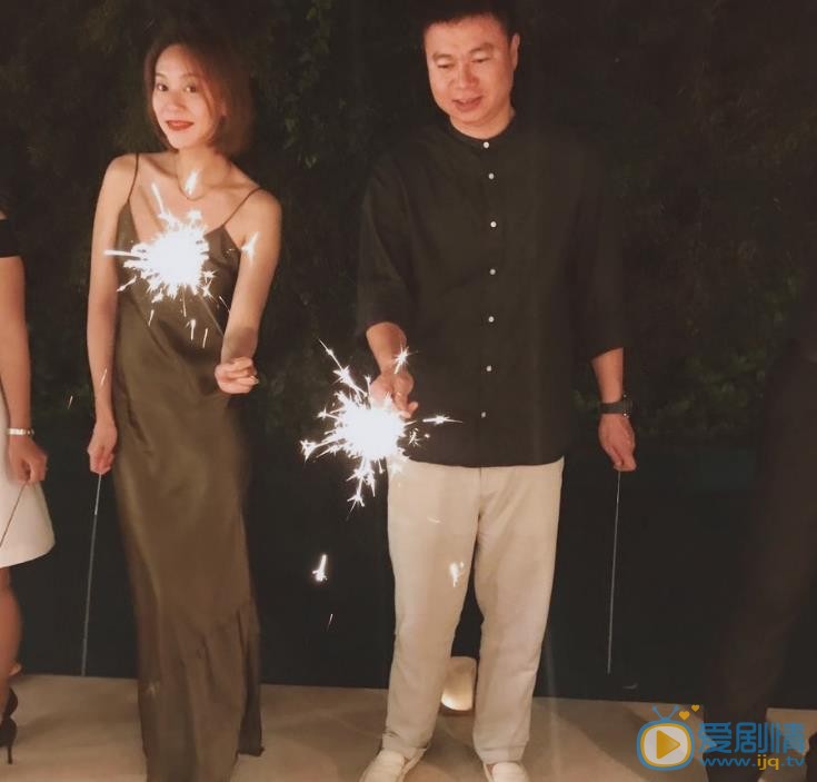 张雅蓓夫妻同框照 张雅蓓高清写真_张雅蓓高清剧照