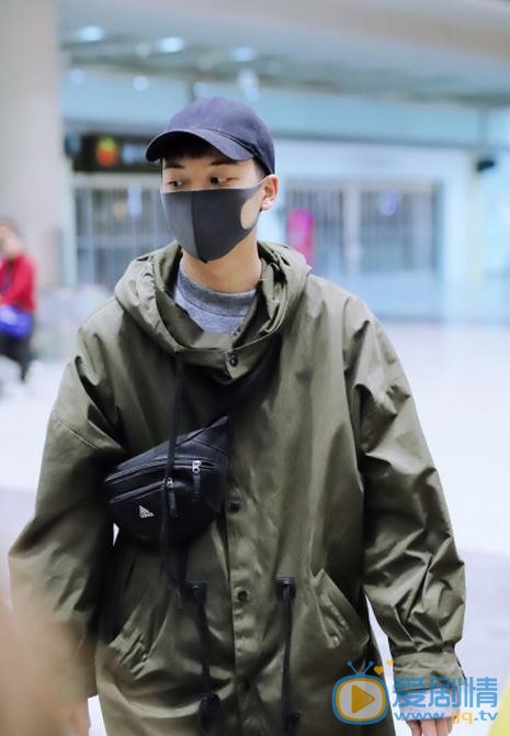 吴泽林机场照 吴泽林高清写真_吴泽林高清剧照