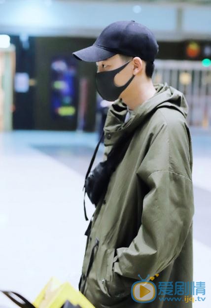 吴泽林机场照 吴泽林高清写真_吴泽林高清剧照
