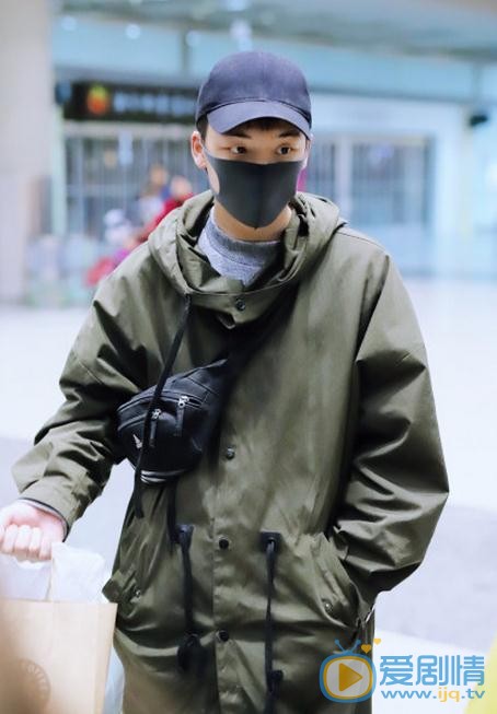 吴泽林机场照 吴泽林高清写真_吴泽林高清剧照