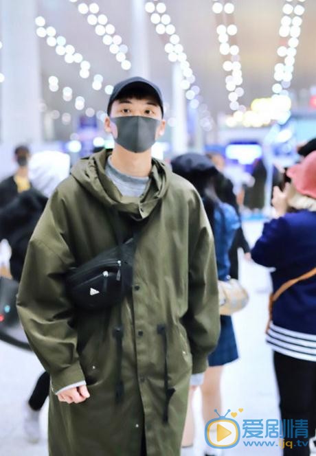 吴泽林机场照 吴泽林高清写真_吴泽林高清剧照