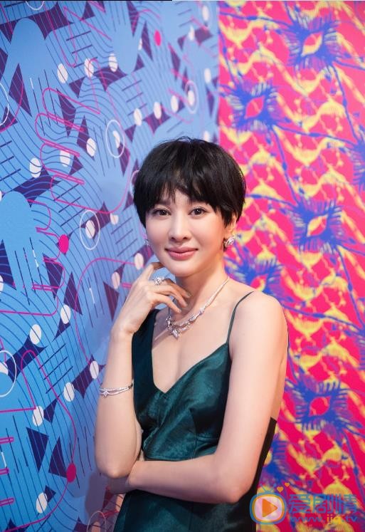 吴岱凝出席活动照 吴岱凝高清写真_吴岱凝高清剧照