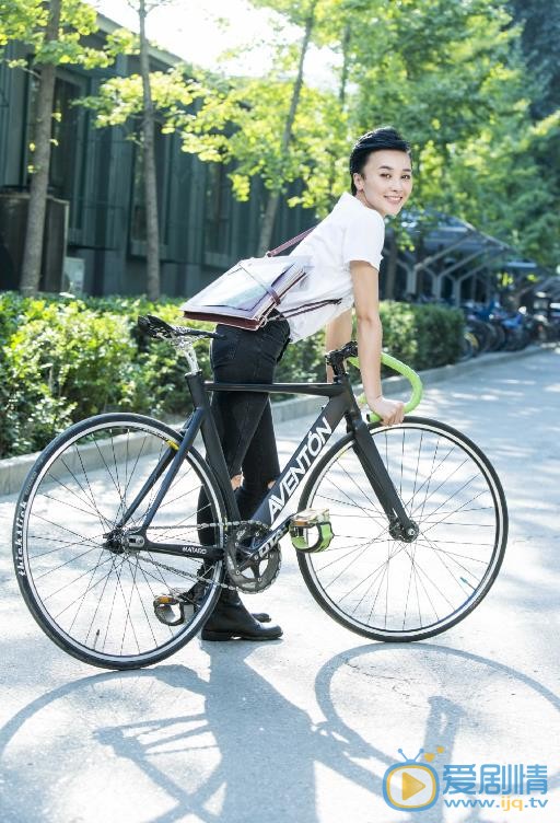 吴岱凝靓丽街拍 吴岱凝高清写真_吴岱凝高清剧照