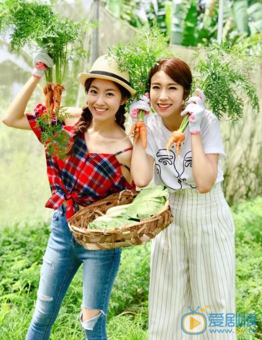 陈自瑶与他人合照 陈自瑶与他人合照