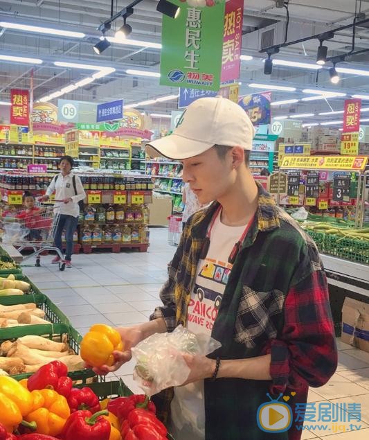 管栎生活照 管栎高清写真_管栎高清剧照