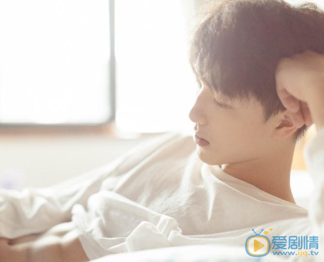 陆嘉豪白色写真 陆嘉豪高清写真_陆嘉豪高清剧照
