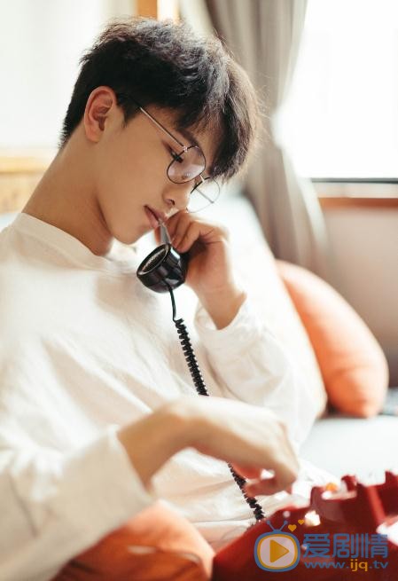 陆嘉豪白色写真 陆嘉豪高清写真_陆嘉豪高清剧照