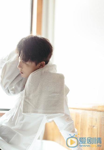 陆嘉豪白色写真 陆嘉豪高清写真_陆嘉豪高清剧照