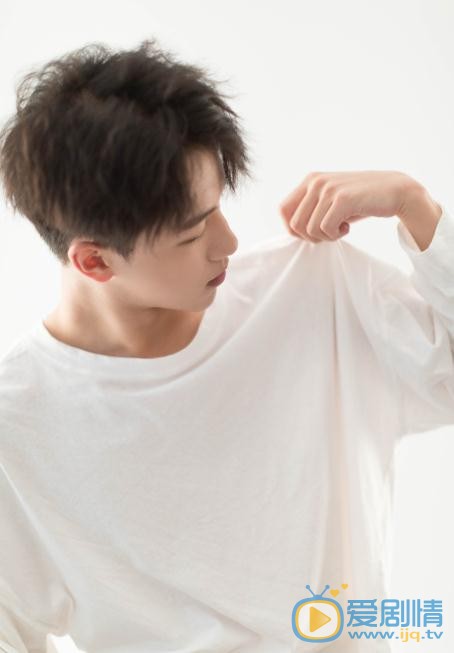 陆嘉豪白色写真 陆嘉豪高清写真_陆嘉豪高清剧照