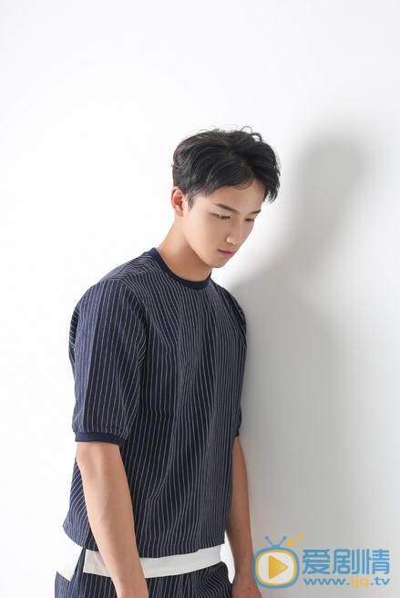 陆嘉豪黑色写真 陆嘉豪高清写真_陆嘉豪高清剧照