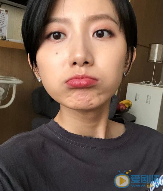 蒲萄搞怪卖萌照 蒲萄高清写真_蒲萄高清剧照