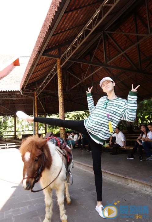 张颖颖时尚街拍 张颖颖高清写真_张颖颖高清剧照