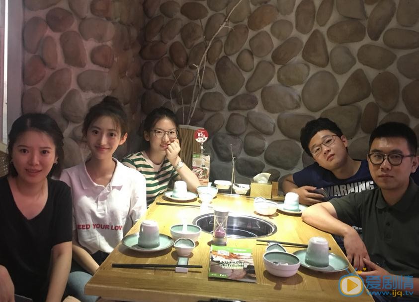 杨雨潼与人合照 杨雨潼高清写真_杨雨潼高清剧照