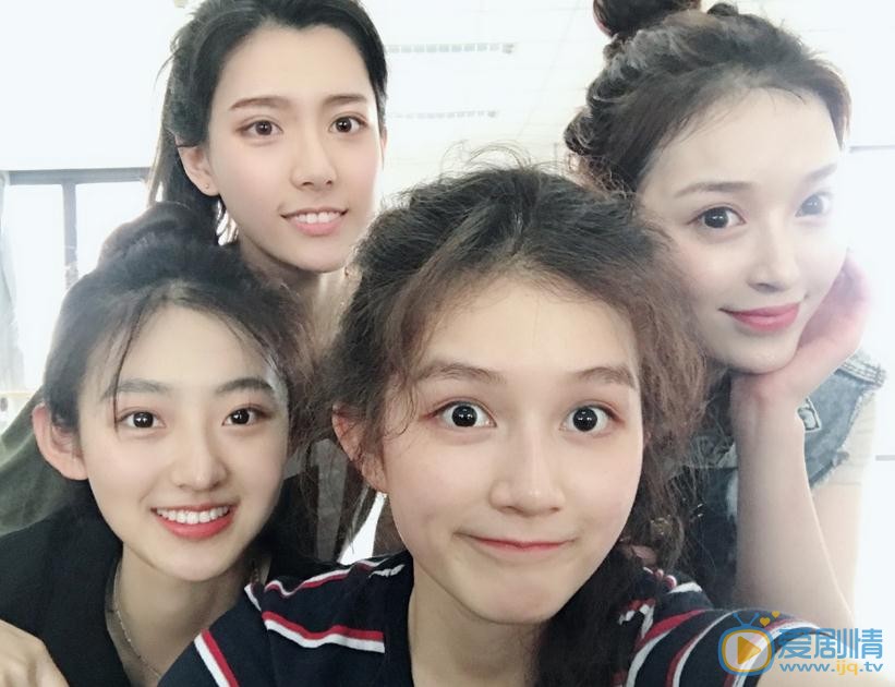 杨雨潼与人合照 杨雨潼高清写真_杨雨潼高清剧照