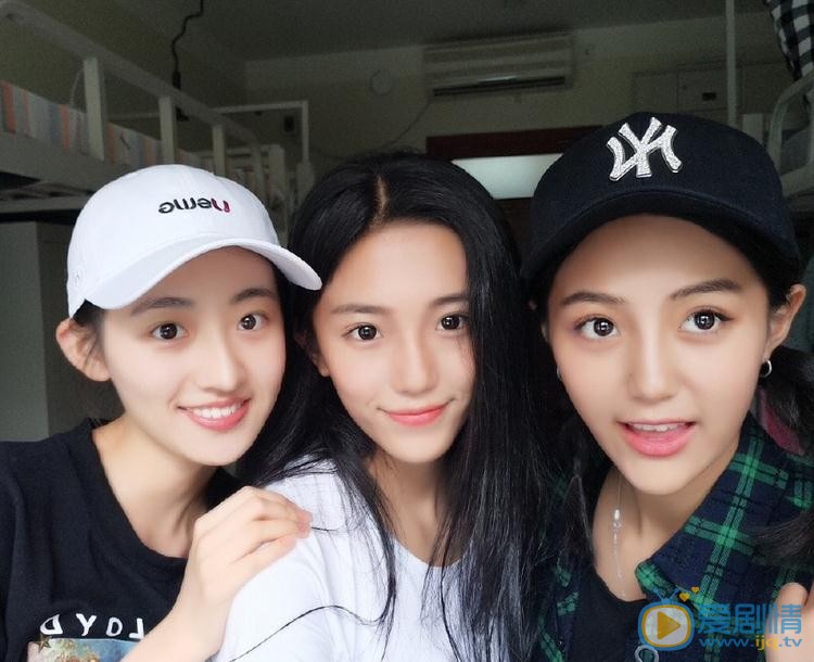杨雨潼与人合照 杨雨潼高清写真_杨雨潼高清剧照