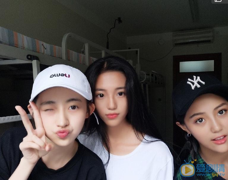杨雨潼与人合照 杨雨潼高清写真_杨雨潼高清剧照