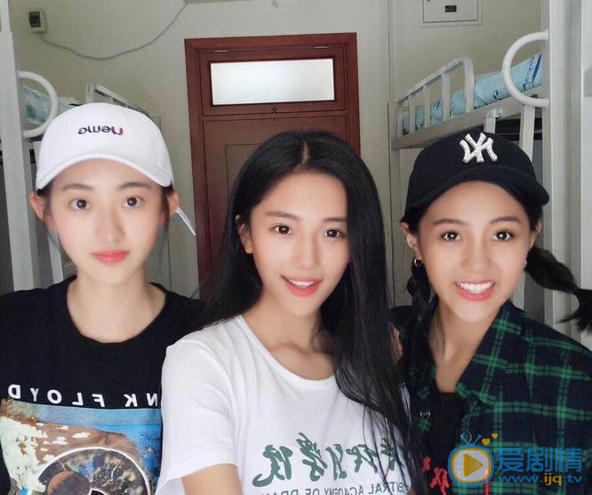 杨雨潼与人合照 杨雨潼高清写真_杨雨潼高清剧照