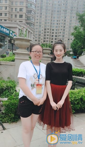 杨雨潼与人合照 杨雨潼高清写真_杨雨潼高清剧照